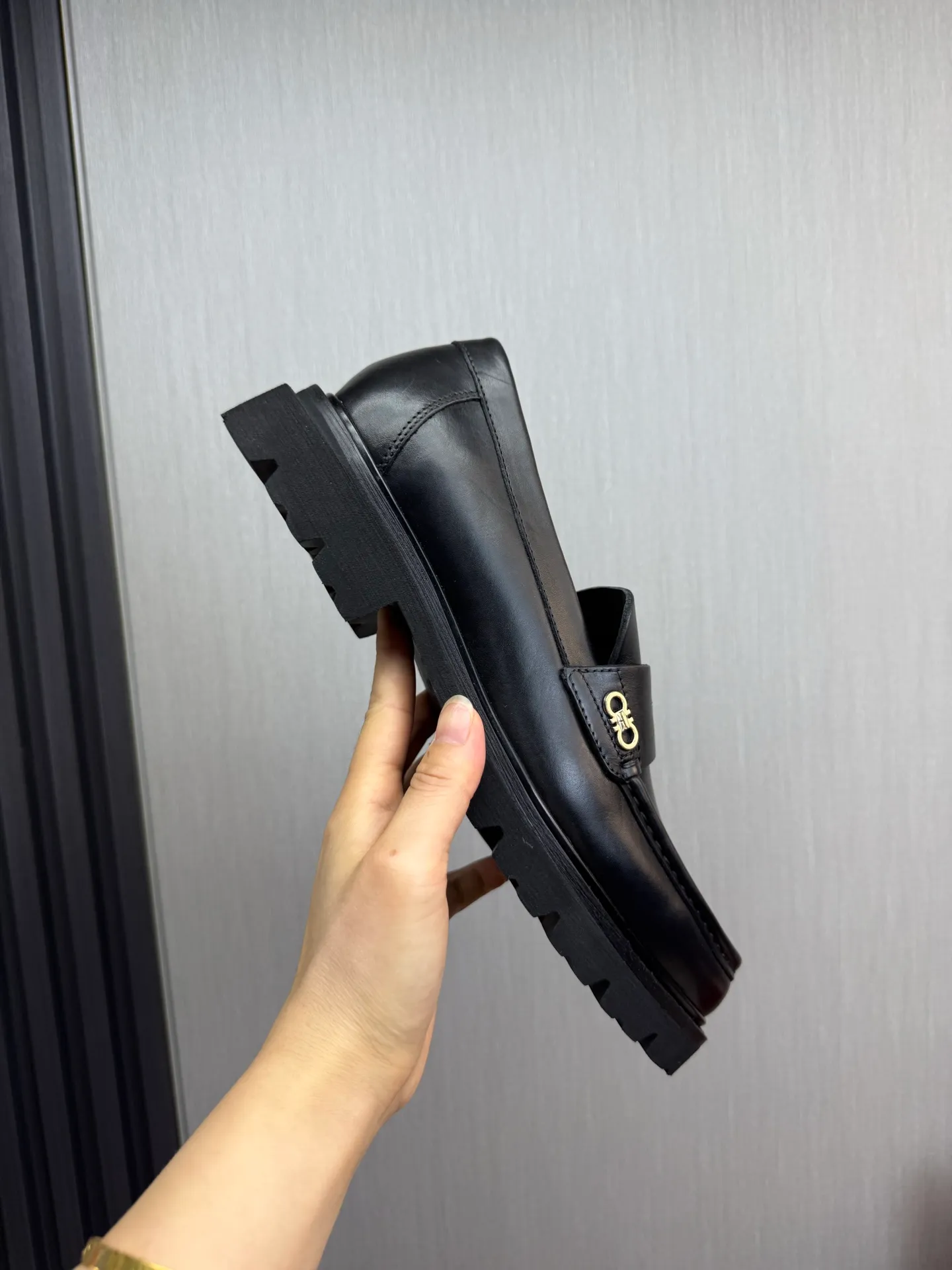 Men's shoes 💰880💰 Ferragamo. [Ferragamo] Men's Loaf leather shoes, the latest hot style, 1:1 original purchase quality, top quality, imported open-edge beaded cowhide leather on the upper, hand-made three-dimensional stitching highlights the round toe design, the inner feet are made of imported cowhide, with original wear-resistant rubber outsole, matching code 39-44, (38, 45 custom-made, non-refundable)